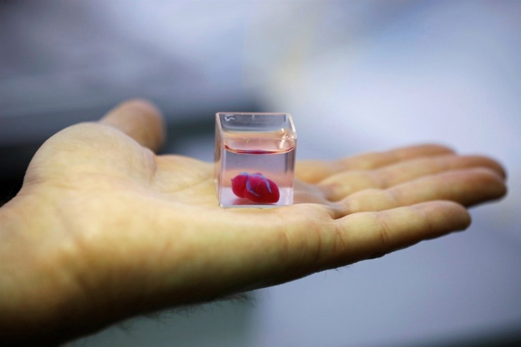 Científicos israelíes crean el primer corazón impreso en 3D del mundo utilizando células humanas
